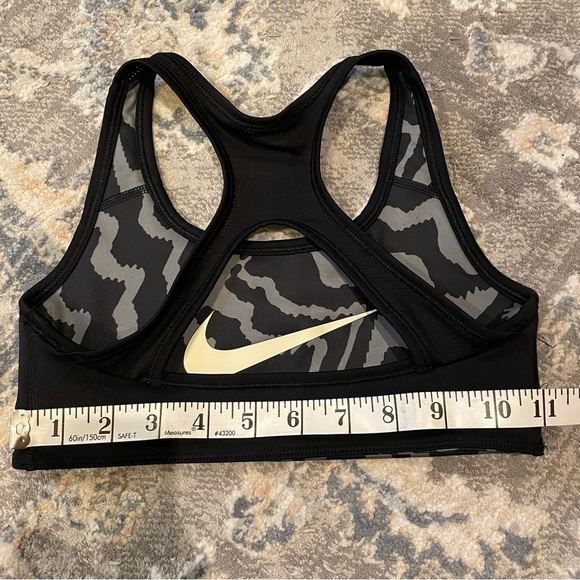 Nike Women's Black and Gray Sports Bra XXS (Reversible) - Picture 3 of 4